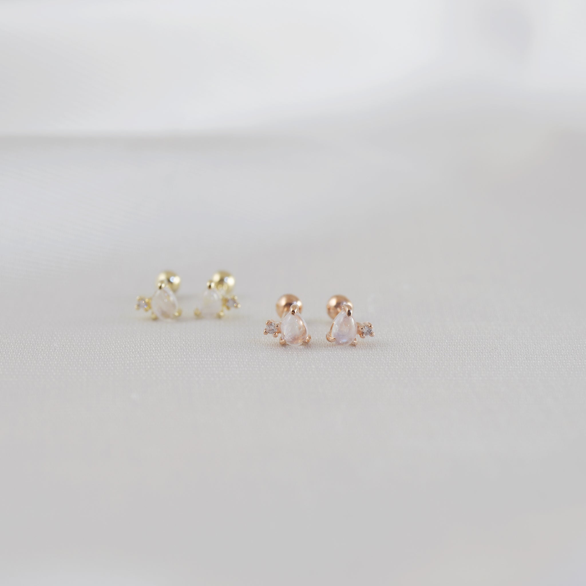 Teardrop cluster Piercing (single) - 14K/ 18K Gold