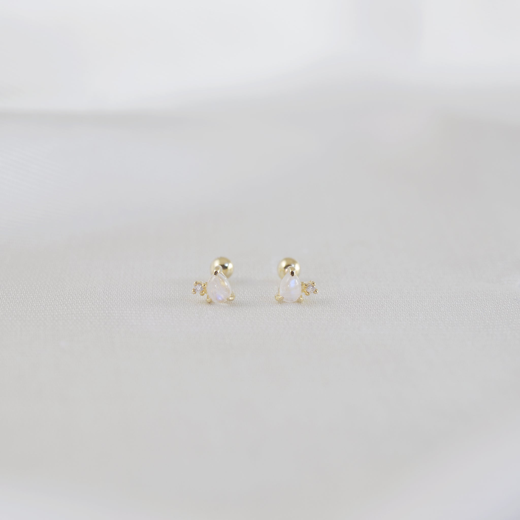 Teardrop cluster Piercing (single) - 14K/ 18K Gold