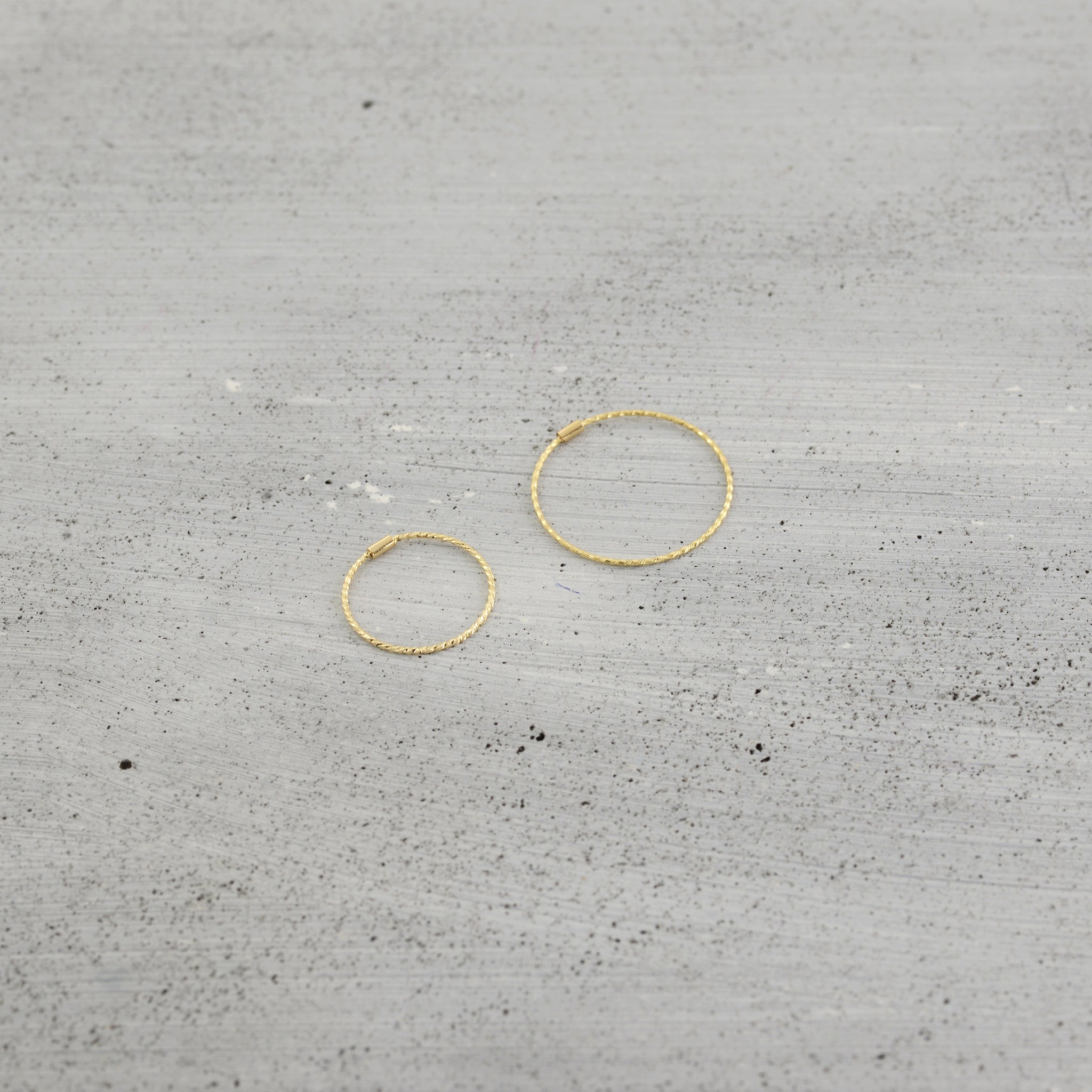 Textured wire sleeper Earring (single) - 14K/ 18K Gold