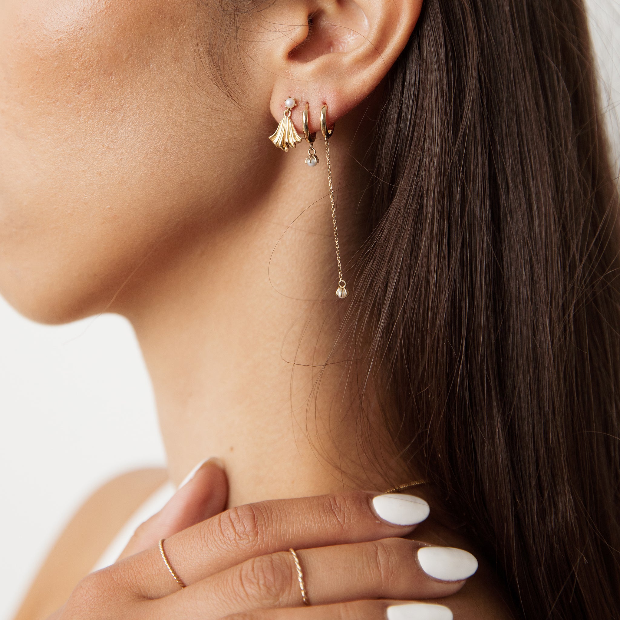 Dance with the shell pearl stud Earrings