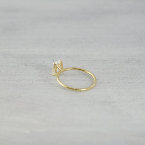 Oval solitaire venus Ring (6x8mm/ medium) - 14K/ 18K Gold
