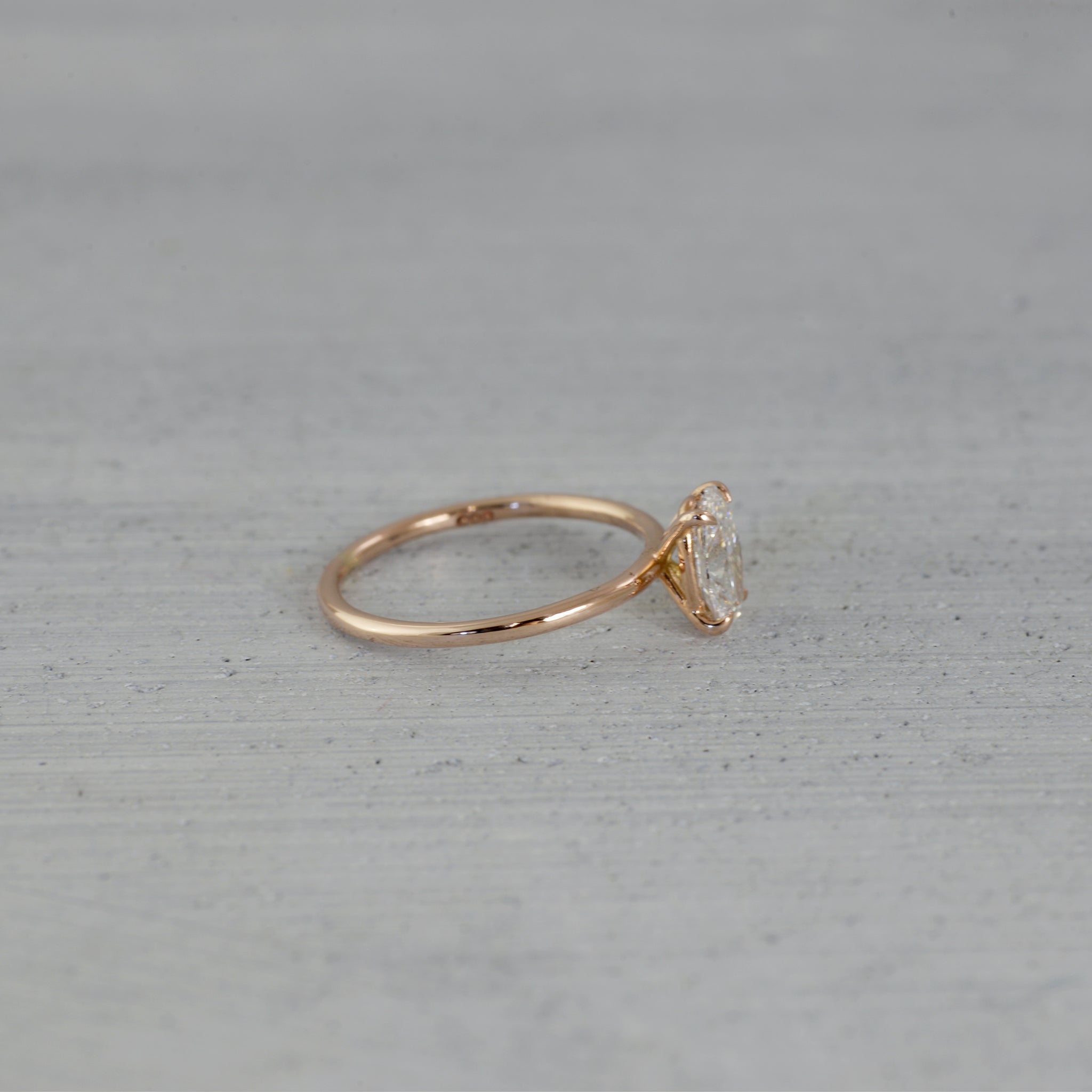 Oval solitaire venus Ring (5x7mm/ semi-precious) - 14K/ 18K Gold