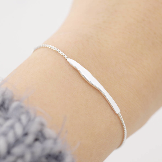 Silver bracelet best sale for her